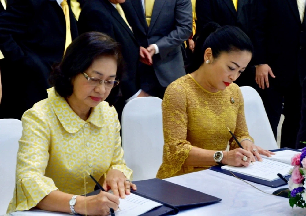 TTW ร่วมกับ กลุ่มบริษัท ช. การช่าง ร่วมลงนามถวายพระพร สมเด็จพระนางเจ้าสิริกิติ์ พระบรมราชินีนาถ พระบรมราชชนนีพันปีหลวง