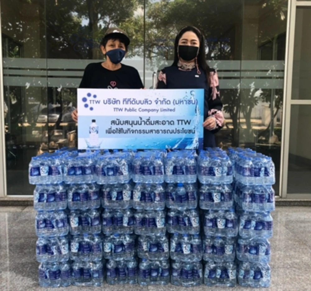 TTW และ กลุ่มวตท. 24 มอบน้ำดื่มทีทีดับบลิว หน้ากากอนามัย ชุด PPE และแอลกอฮอล์ แก่สำนักงานตำรวจแห่งชาติ