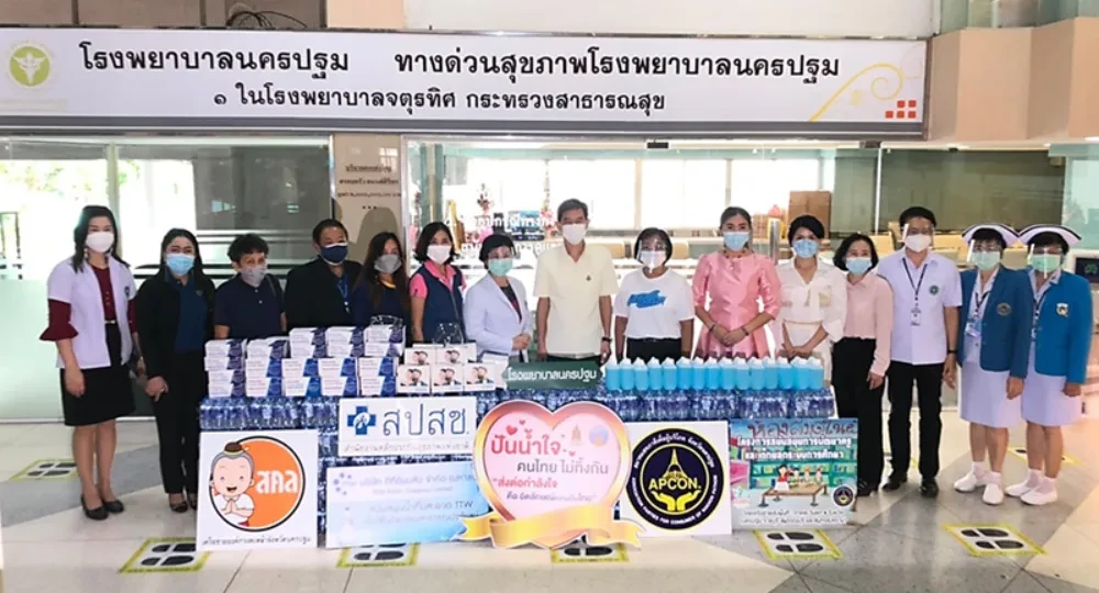 TTW ร่วมกับ ชมรมเรารักแม่น้ำท่าจีน นครปฐม ร่วมใจส่งมอบน้ำดื่มทีทีดับบลิวและอุปกรณ์ทางการแพทย์ให้แก่ โรงพยาบาลนครปฐม