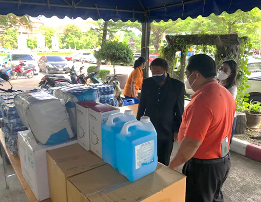 TTW สนับสนุนอุปกรณ์ทางการแพทย์และน้ำดื่มสะอาด TTW ให้แก่โรงพยาบาลสนามชุมชนวัดไร่ขิง จังหวัดนครปฐม