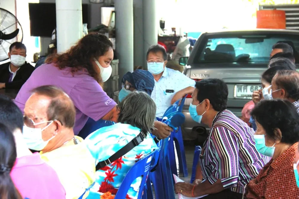 TTW organized a training course under the project. “Reviving the water quality of Khlong Bang Sue  to conserve the Tha Chin River” for community representatives and entrepreneurs located alo