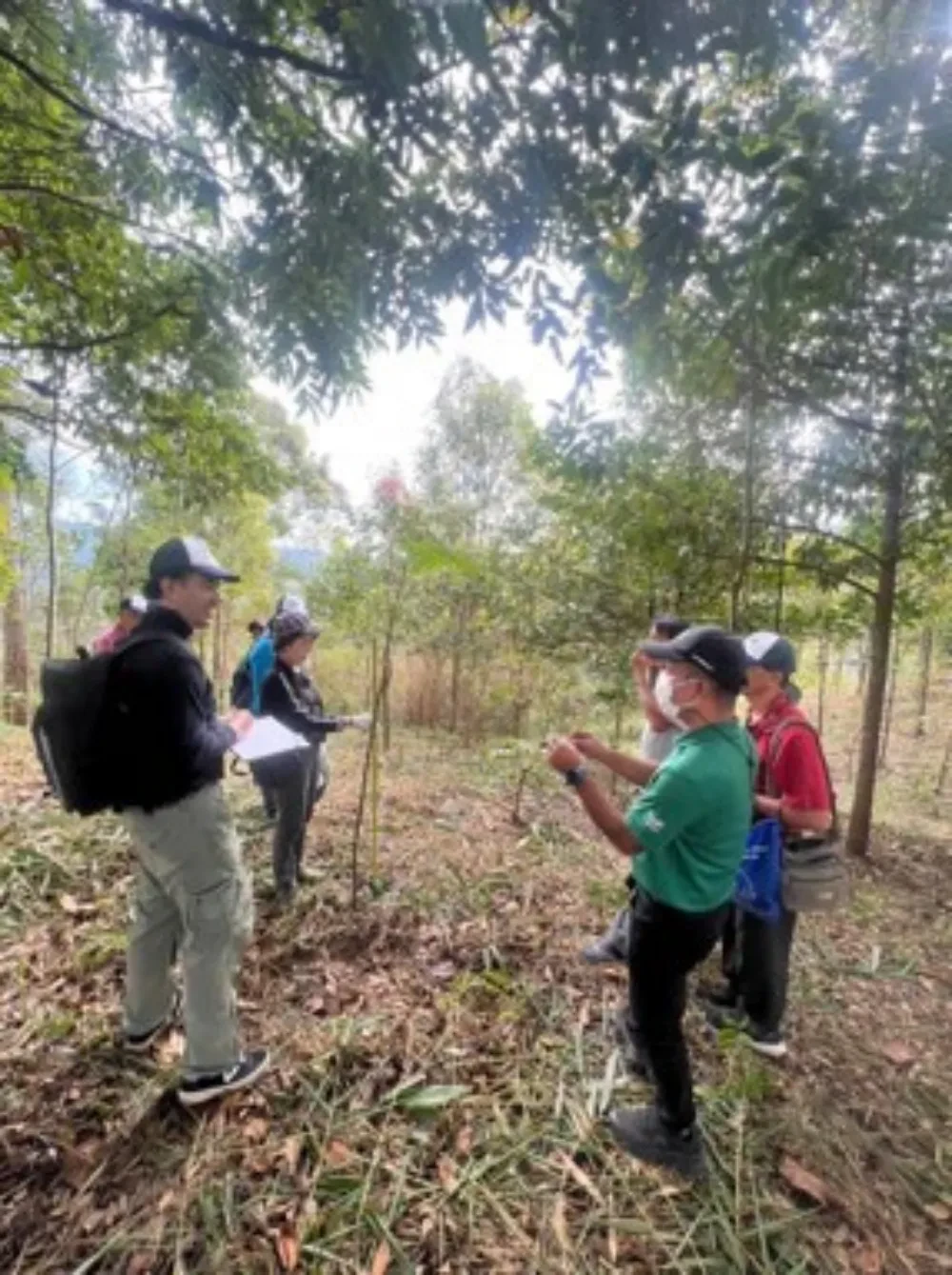 TTW ร่วมกับ ชมรมเรารักแม่น้ำท่าจีน จังหวัดนครปฐม ลงพื้นที่ตรวจติดตามผลป่าที่ปลูก ​ โครงการ “1 ล้านกล้า สร้างป่าต้นน้ำ” ประจำปี 2565 ณ อุทยานแห่งชาติทองผาภูมิ