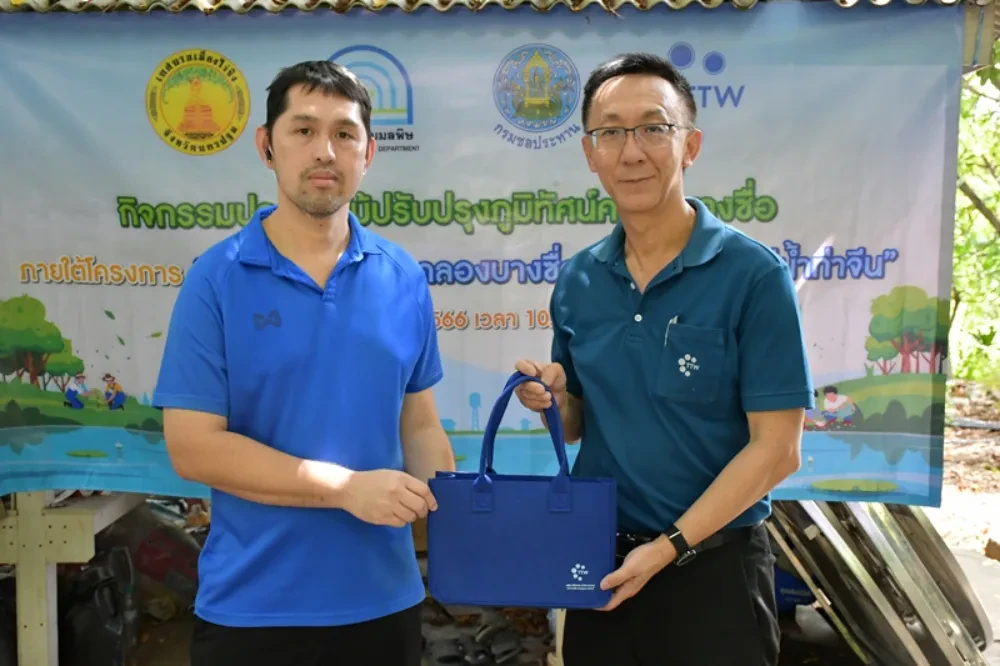 TTW organized a tree planting activity to enhance the landscape around Bang Sue Canal under the project "Restoring the Water Quality of Khlong Bang Sue Canal to Conserve the Tha Chin River," in collaboration with community representatives and entrepreneurs situated along theKhlong Bang Sue Canal