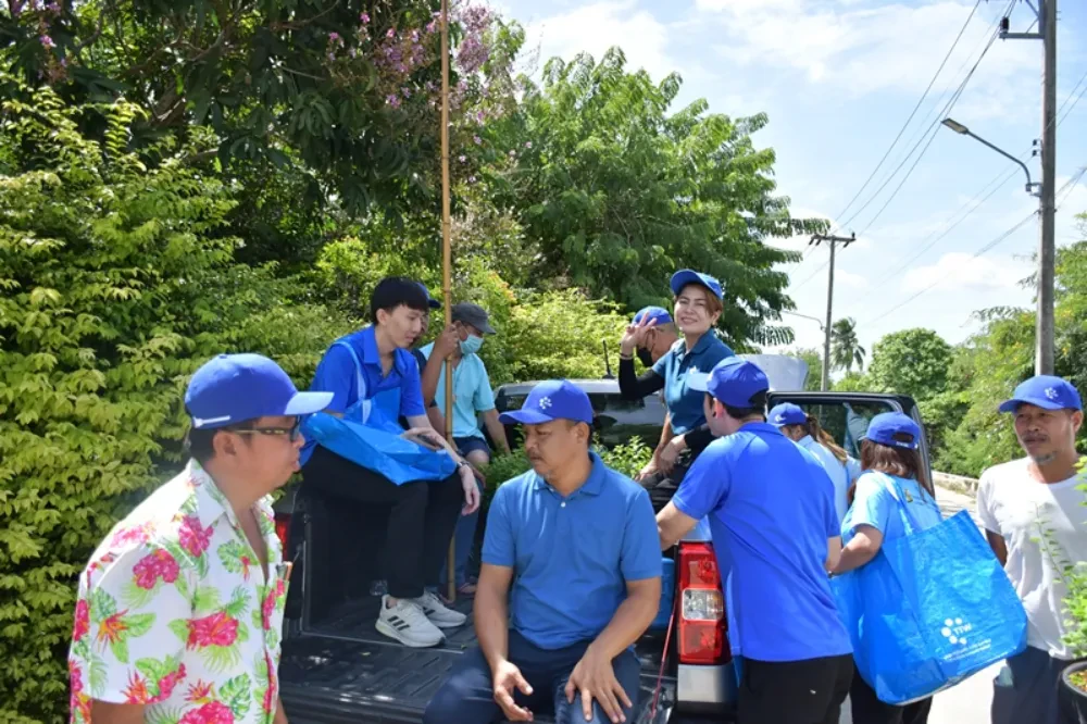 TTW organized a tree planting activity to enhance the landscape around Bang Sue Canal under the project "Restoring the Water Quality of Khlong Bang Sue Canal to Conserve the Tha Chin River," in collaboration with community representatives and entrepreneurs situated along theKhlong Bang Sue Canal