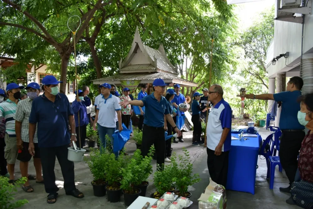 TTW organized a tree planting activity to enhance the landscape around Bang Sue Canal under the project "Restoring the Water Quality of Khlong Bang Sue Canal to Conserve the Tha Chin River," in collaboration with community representatives and entrepreneurs situated along theKhlong Bang Sue Canal