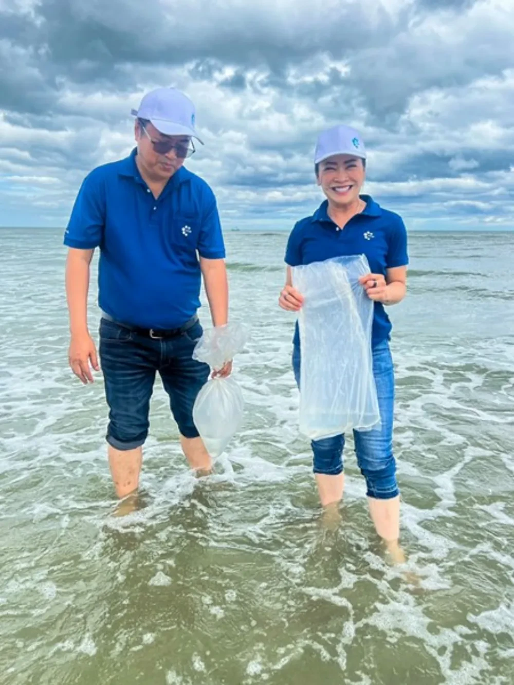 TTW organizes the activity “TTW SAVE THE SEA TTW volunteers join in restoring the environment, releasing aquatic animals, returning life to the Thai seas” at the Sirindhorn International Environmental Park