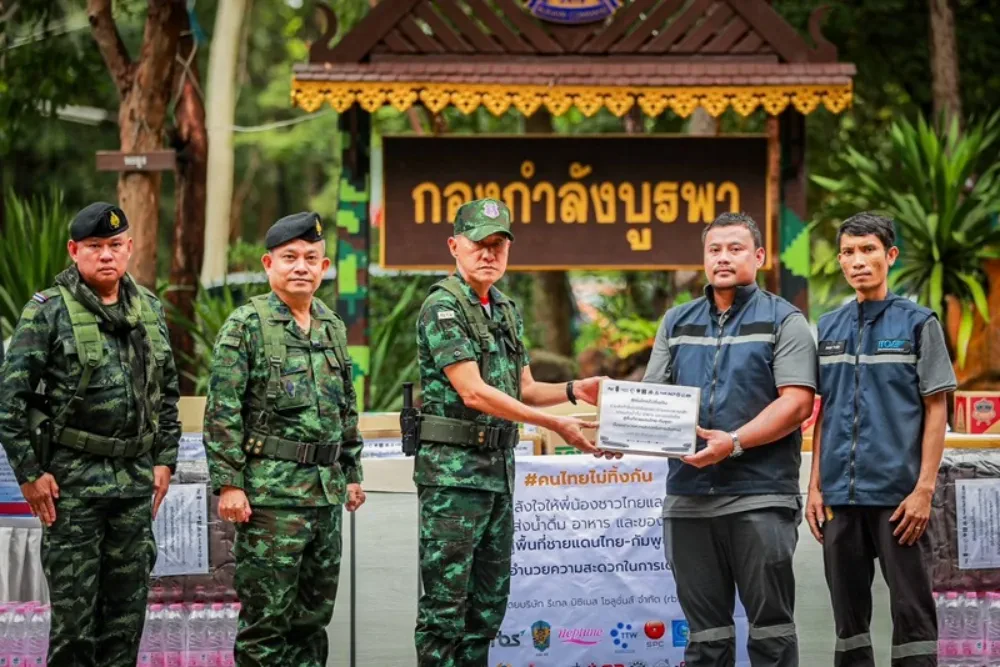 TTW ส่งมอบน้ำดื่ม และถุงยังชีพช่วยเหลือประชาชนที่อพยพ จากเหตุการณ์ไม่สงบชายแดน ไทย-กัมพูชา