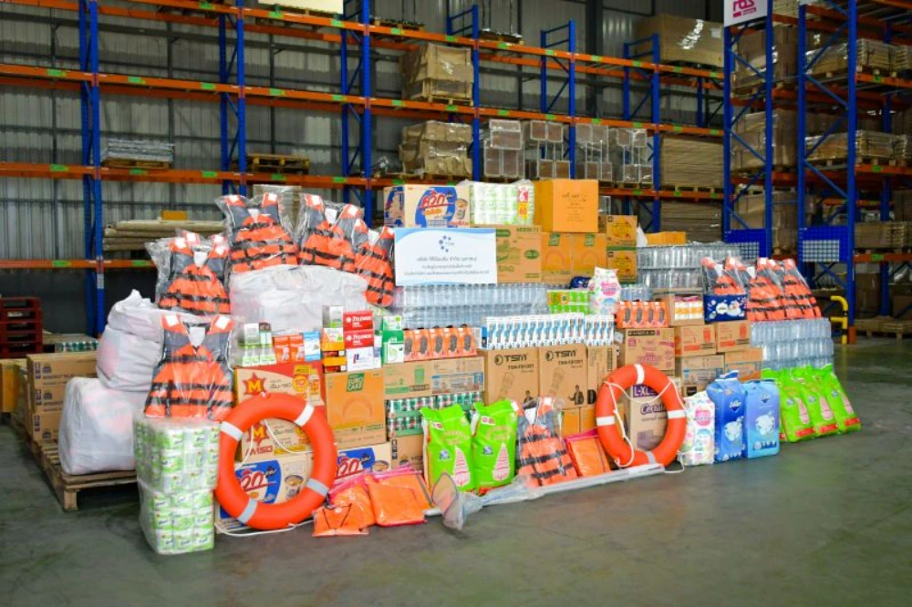 TTW delivers drinking water and relief bags to help people affected by flooding in southern provinces