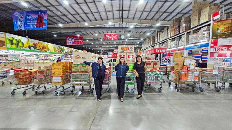 TTW participated in delivering relief supplies to assist people affected by the unrest on the Thai-Cambodian border, and also provided food and beverages to the Channel 5 press center