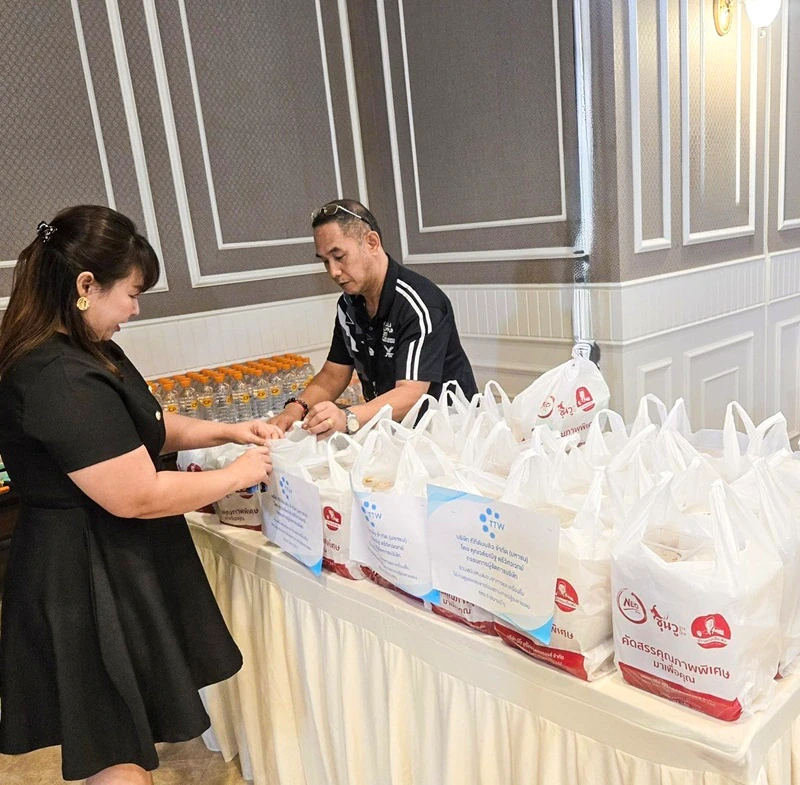 TTW participated in delivering relief supplies to assist people affected by the unrest on the Thai-Cambodian border, and also provided food and beverages to the Channel 5 press center
