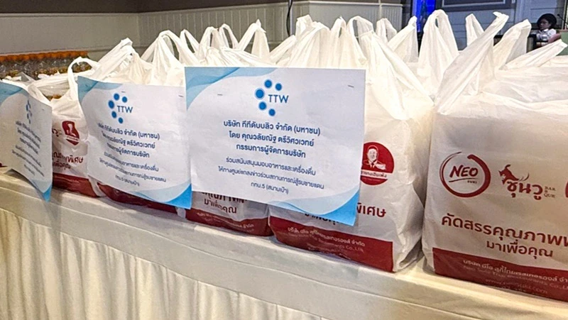 TTW participated in delivering relief supplies to assist people affected by the unrest on the Thai-Cambodian border, and also provided food and beverages to the Channel 5 press center