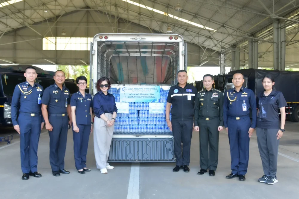 TTW has joined forces with the Royal Thai Air Force, the 2nd Infantry Regiment (King's Guard), and the Thai-Cambodian Situation Information Center (JIC) to provide 4,200 bottles of drinking water to assist flood victims in Prachinburi Province.