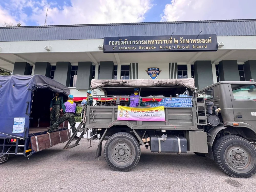 TTW has joined forces with the Royal Thai Air Force, the 2nd Infantry Regiment (King's Guard), and the Thai-Cambodian Situation Information Center (JIC) to provide 4,200 bottles of drinking water to assist flood victims in Prachinburi Province.