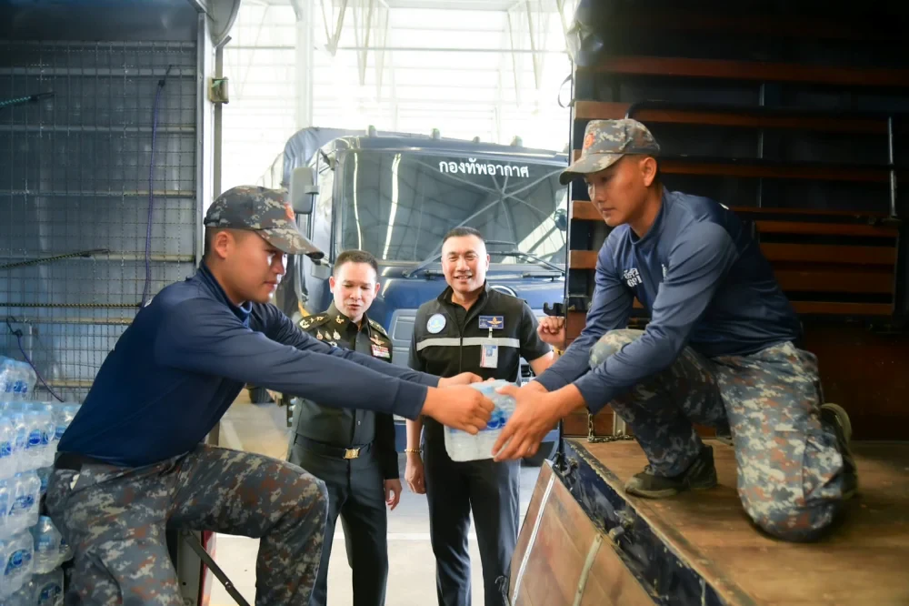 TTW has joined forces with the Royal Thai Air Force, the 2nd Infantry Regiment (King's Guard), and the Thai-Cambodian Situation Information Center (JIC) to provide 4,200 bottles of drinking water to assist flood victims in Prachinburi Province.