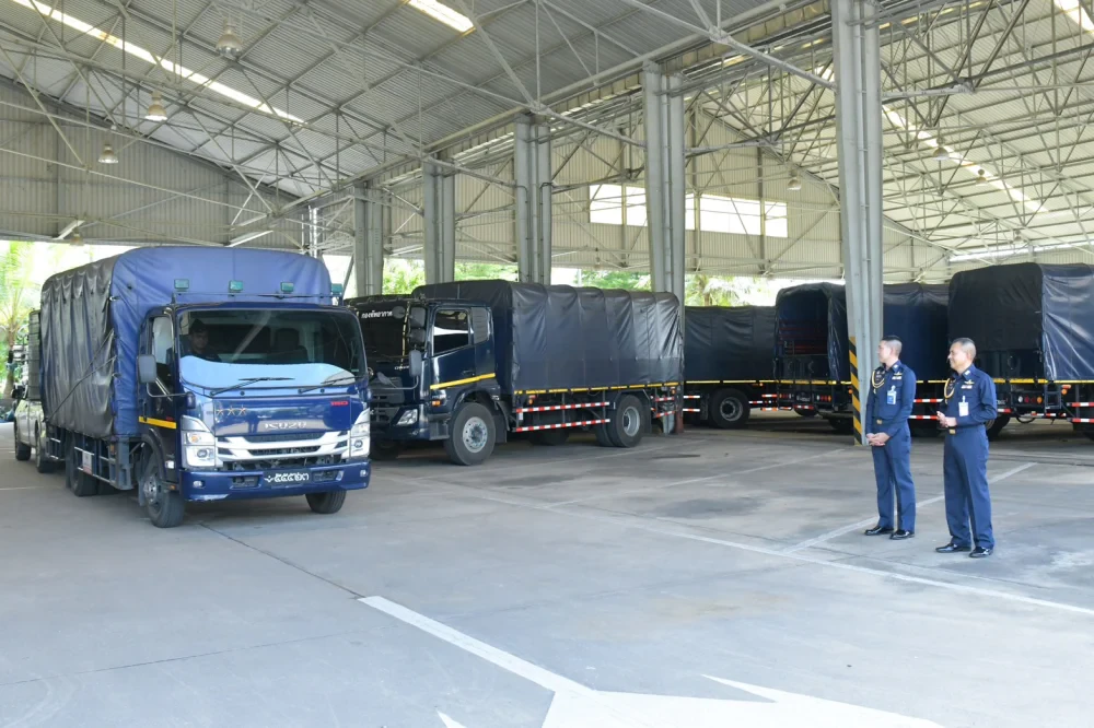 TTW has joined forces with the Royal Thai Air Force, the 2nd Infantry Regiment (King's Guard), and the Thai-Cambodian Situation Information Center (JIC) to provide 4,200 bottles of drinking water to assist flood victims in Prachinburi Province.