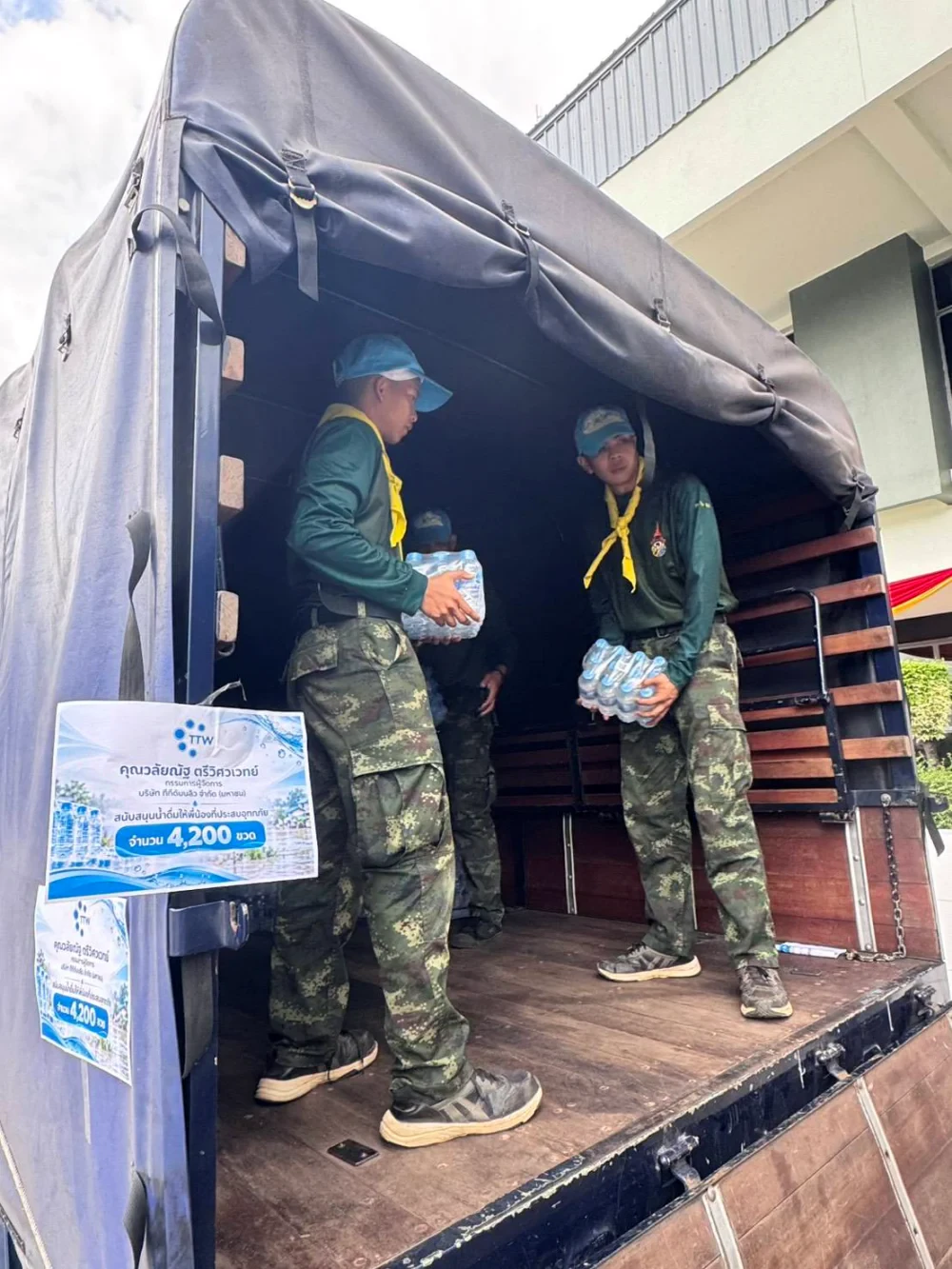 TTW has joined forces with the Royal Thai Air Force, the 2nd Infantry Regiment (King's Guard), and the Thai-Cambodian Situation Information Center (JIC) to provide 4,200 bottles of drinking water to assist flood victims in Prachinburi Province.