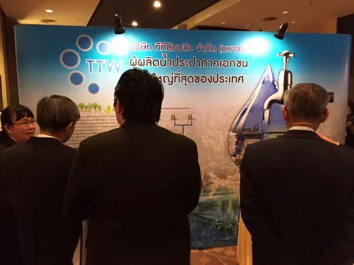 คุณชัยวัฒน์ อุทัยวรรณ์ กก.ผจก. TTW ร่วมงานเสวนาน้ำน้อยแพ้พลังใจ